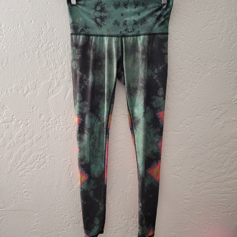Teeki Eagle Feather Green Hot Pant Size Medium